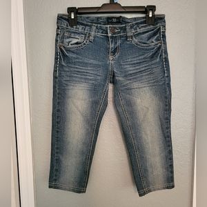 Crop Jeans Capri with Embroidered pockets